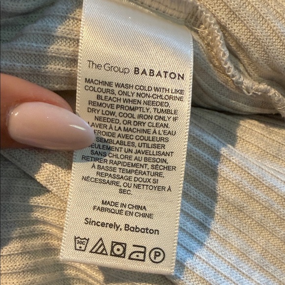 Aritzia Light Beige V-Neck Sweater and Skirt. Size M - Picture 7 of 7